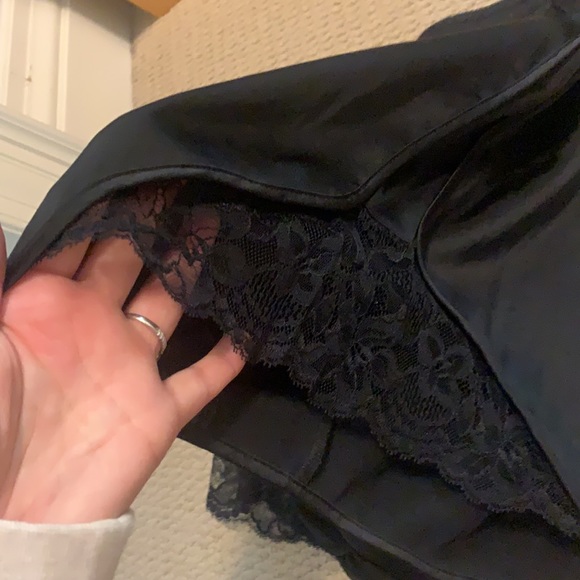 Satin black shorts - Picture 3 of 3